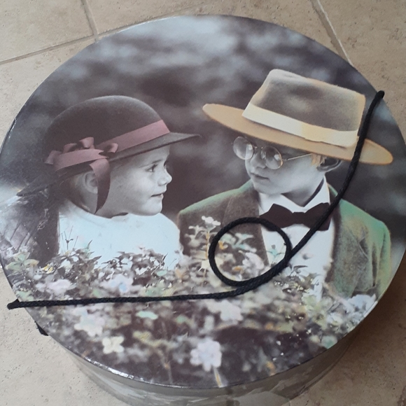 SOLD VINTAGE Black Hat Velvet Rim Cheeta Frill - Picture 5 of 5